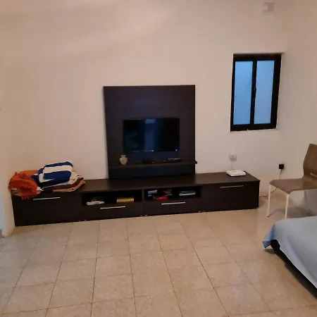 4 Bedrooms House At 15 Minutes To Paceville アパート Saint Julian's